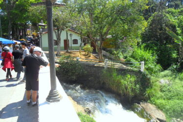 Cachoeira dos Jesuítas em Embu das Artes