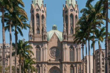Catedral da Sé em São Paulo vista da Praça da Sé