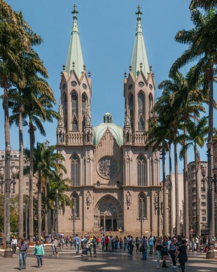 Catedral da Sé em São Paulo vista da Praça da Sé