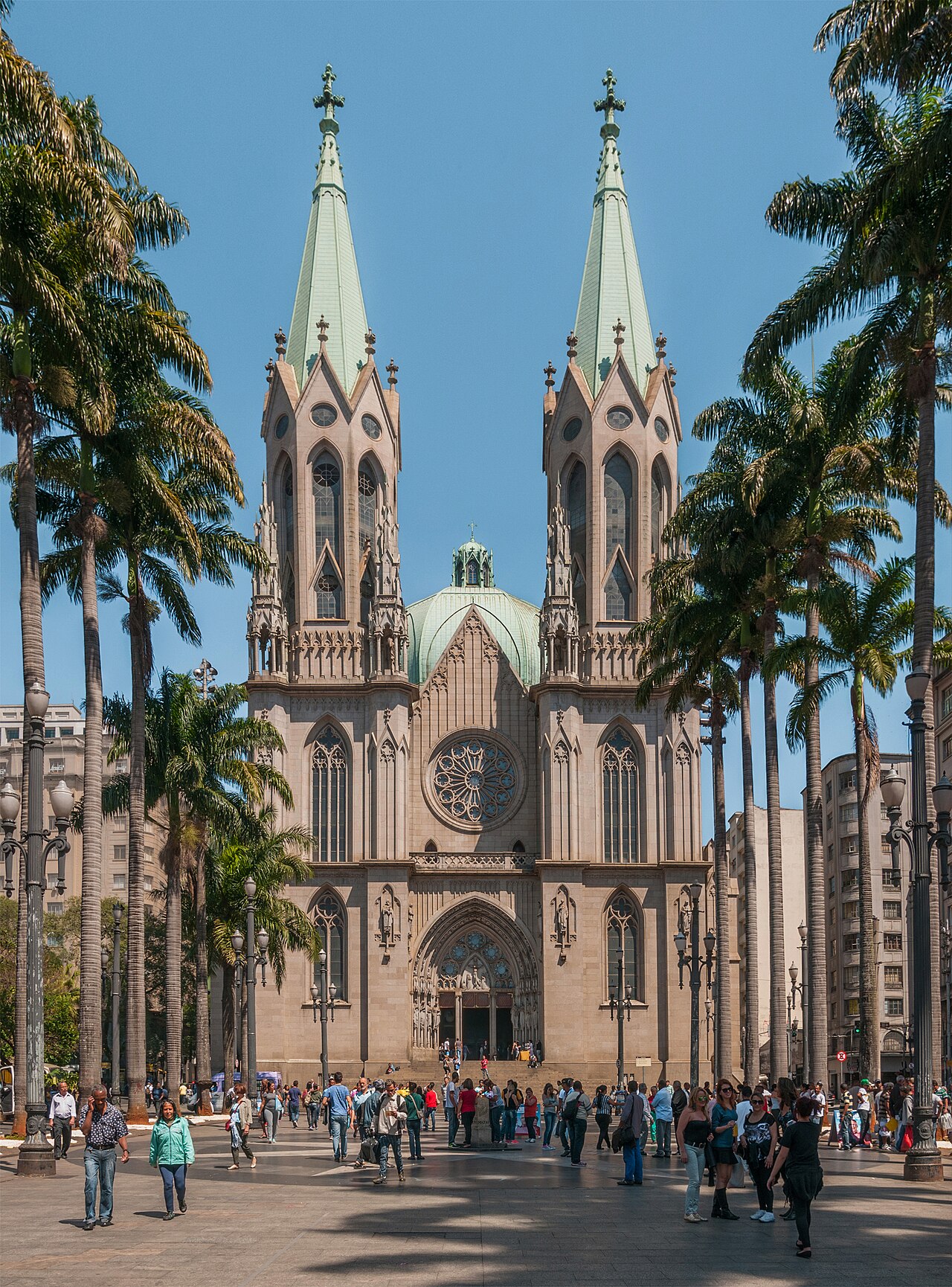 Catedral da Sé em São Paulo vista da Praça da Sé