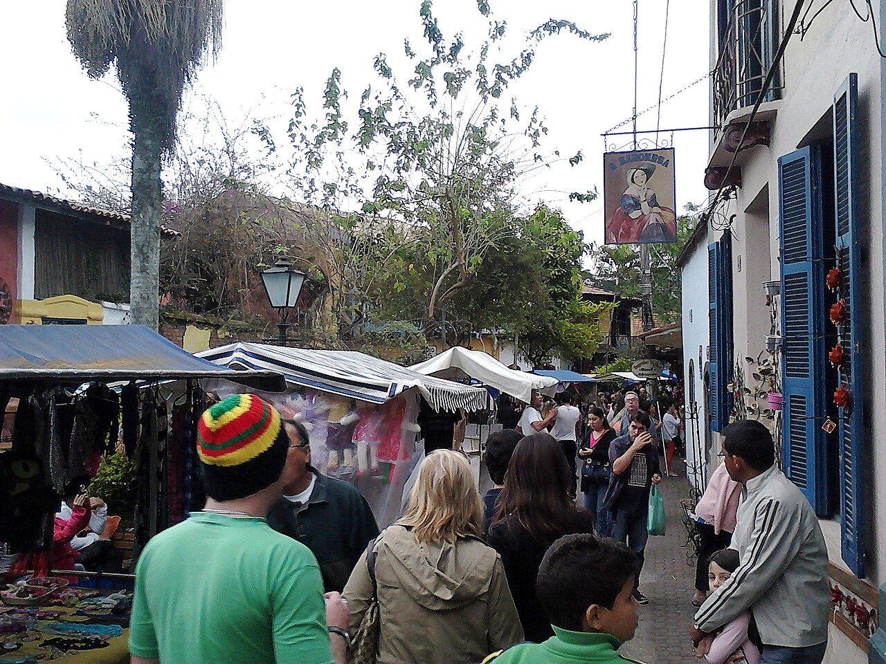 Largo dos Jesuítas em Embu das Artes: centro histórico