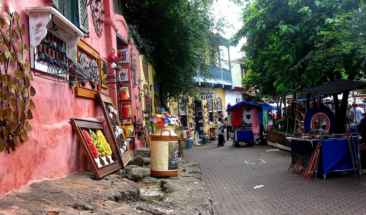Top 8 lugares para visitar em Embu das Artes: guia completo