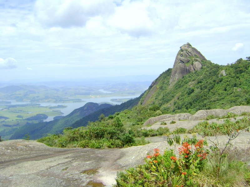 Vista do alto do Pico do Lopo na Serra da Mantiqueira